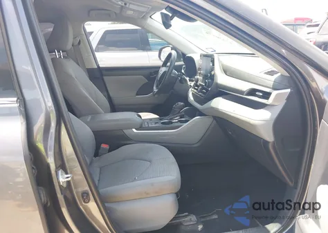 2022 Toyota Highlander L z USA, uszkodzony, nr VIN 5TDCZRAH5NS560631